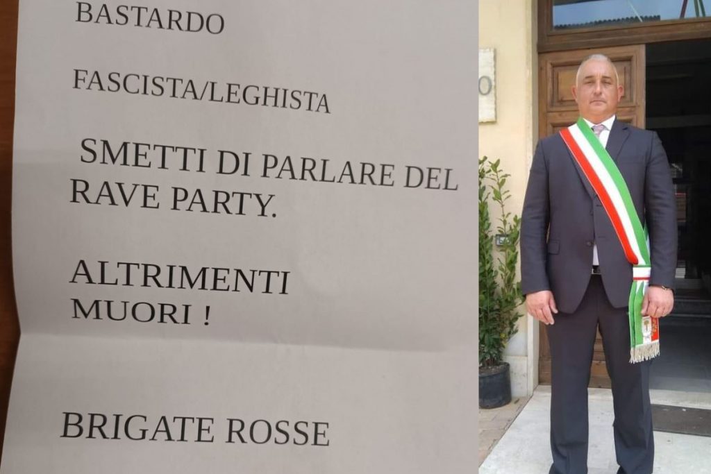 Il sindaco Diego Cinelli e la lettera con le minacce di morte