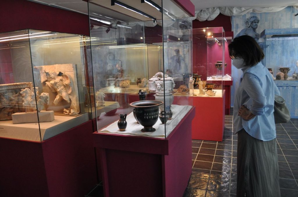 Una delle sale del museo di Vetulonia