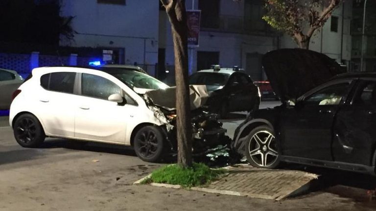 L'auto finita contro il palo della luce la sera dell'omicidio di via della Pace