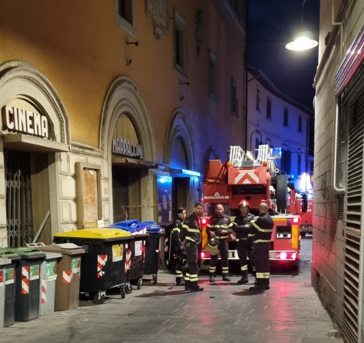 I vigili del fuoco in via Mazzini