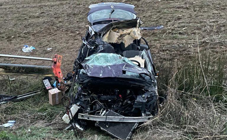 L'auto distrutta nell'incidente a Fonteblanda