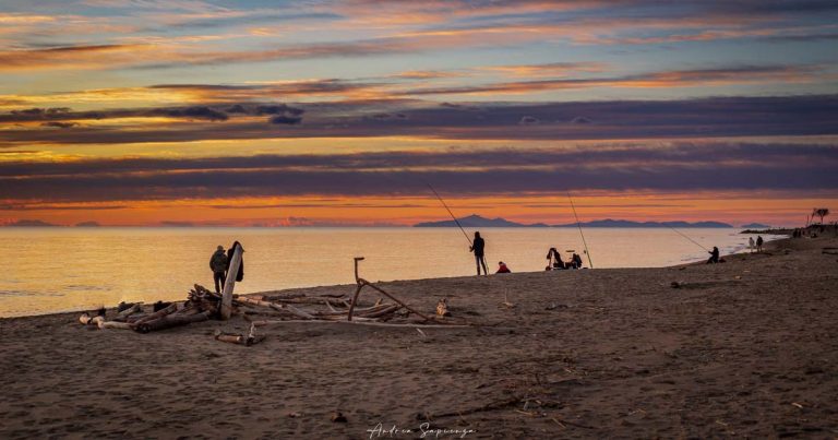 Pescatori sulla spiaggia di Marina di Alberese (foto di Andrea Sapienza)