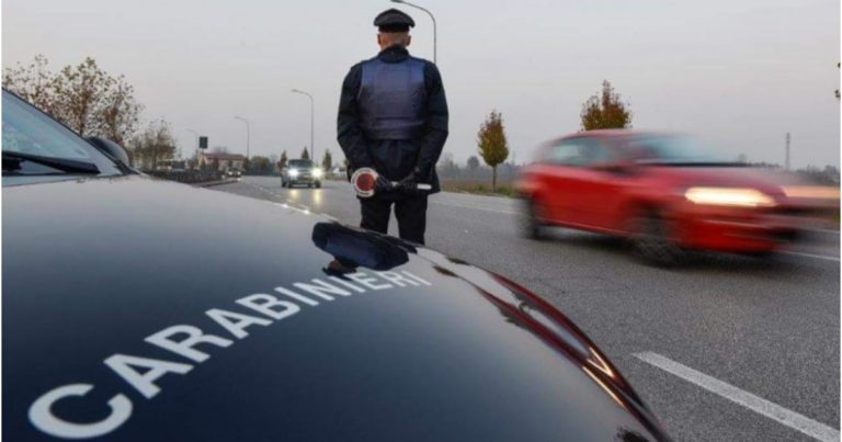 Un posto di blocco dei carabinieri di Roccastrada