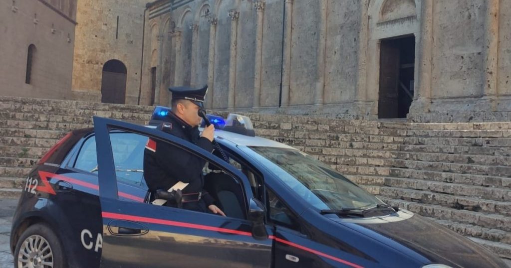 I carabinieri a Massa Marittima, dove si trova la Rsa