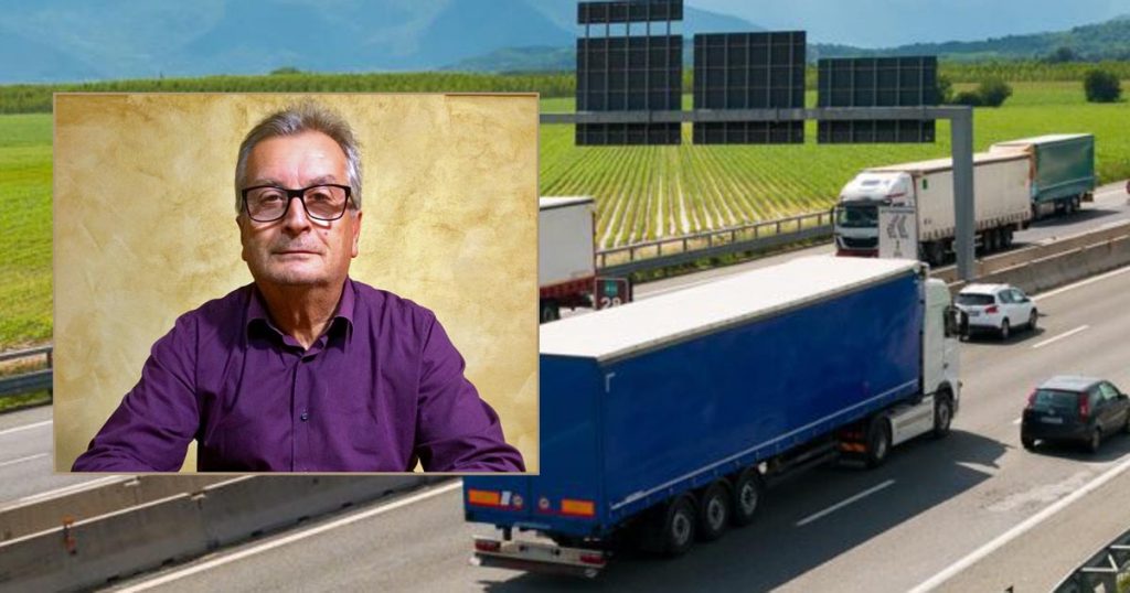 Camion in viaggio e Gianfranco Del Poeta