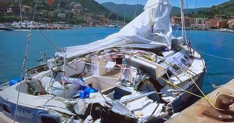 La barca a vela sotto sequestro a Porto Santo Stefano