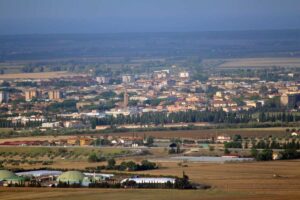 Grosseto visto dalla mongolfiera, in primo piano l'impianto a biogas