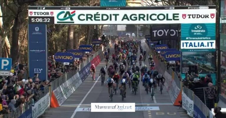 L'arrivo della Tirreno-Adriatico sul traguardo di Follonica