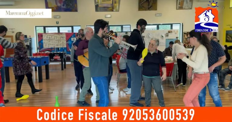 Un momento del video con Giulio Mari che suona per Fondazione Il Sole