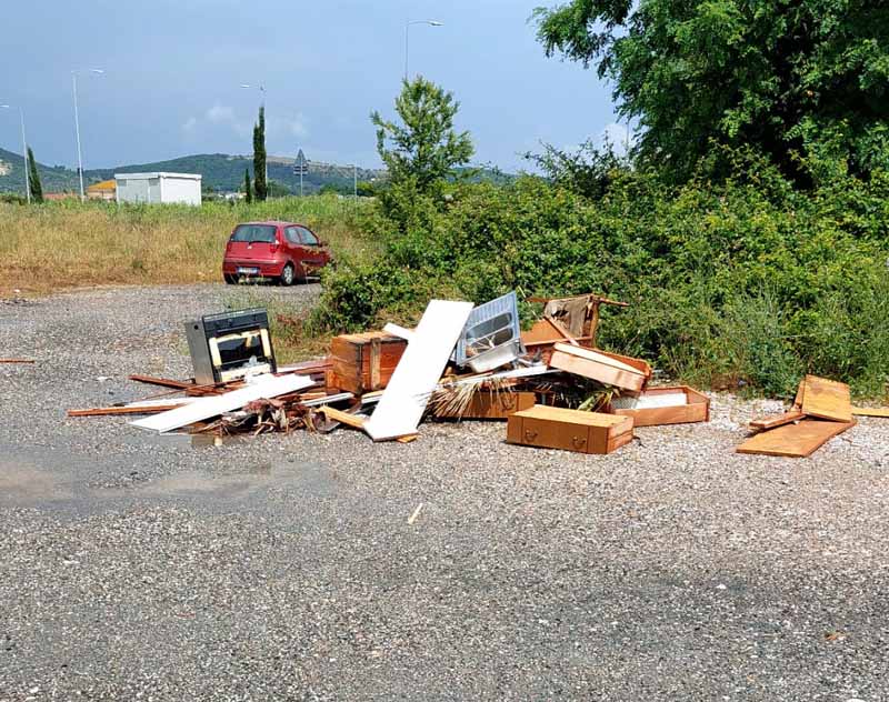 Un'altra immagine della discarica al Commendone