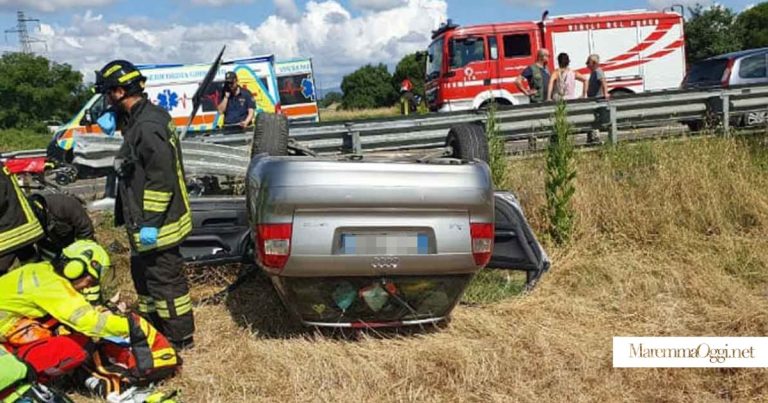 L'auto fuori strada a Grosseto Sud