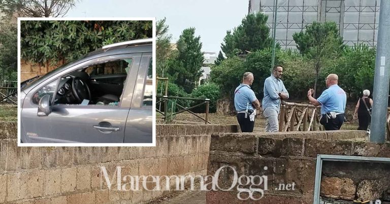 Il comandante dei carabinieri e gli uomini della polizia municipale in via Merloni dove sono state danneggiate 12 auto