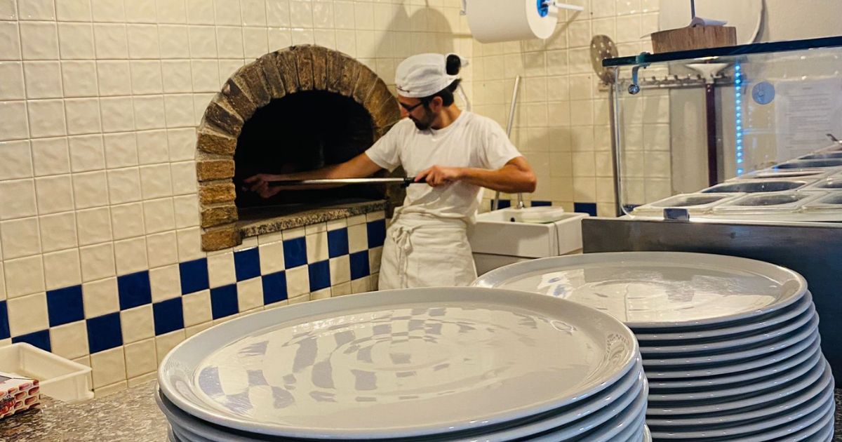 Il Boscaiolo è anche pizza, nel forno a legna