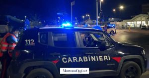 Una pattuglia dei carabinieri nel piazzale della stazione di Grosseto