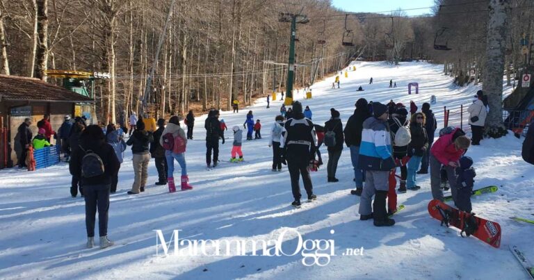 Sci e neve sull'Amiata: famiglie, bambini e maestri al campo scuola delle Macinaie domenica 28 gennaio