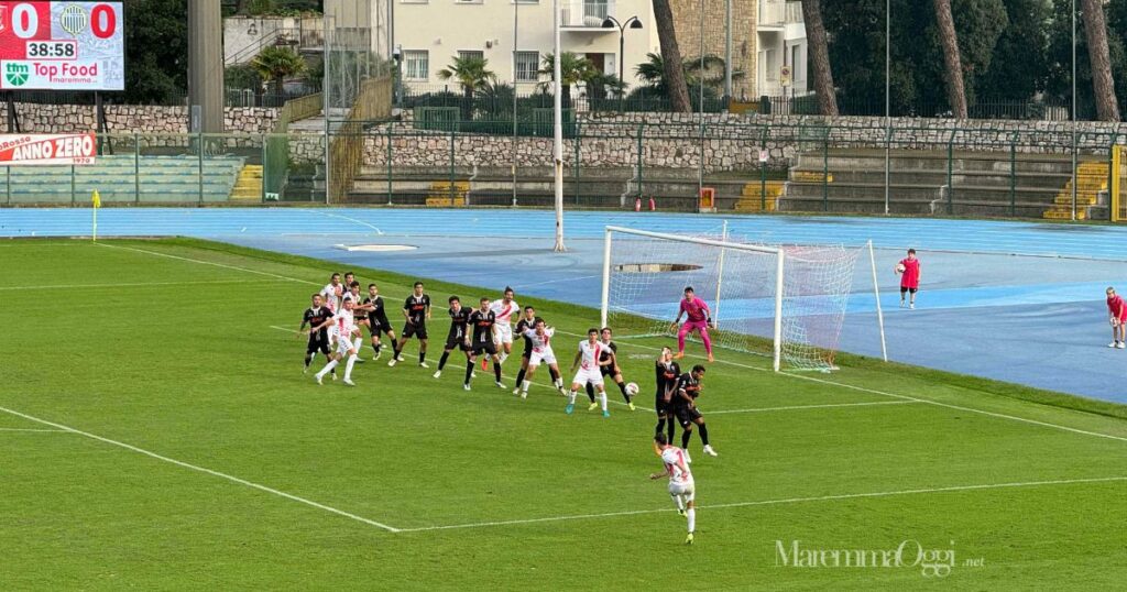 Un momento della partita fra Grosseto e Trestina allo Zecchini