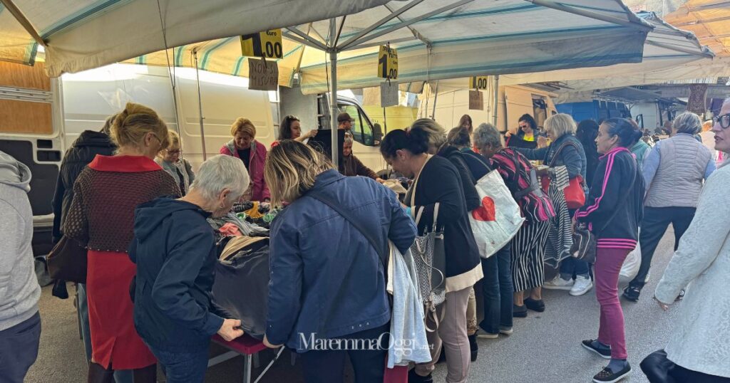 Mercato del giovedì a Grosseto, banco tutto a 1 euro