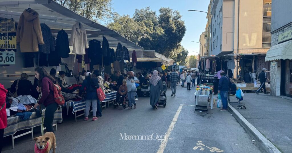 Il mercato del giovedì a Grosseto, via Ximenes