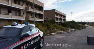 Blitz dei carabinieri nel palazzo abbandonato di via Lago Maggiore