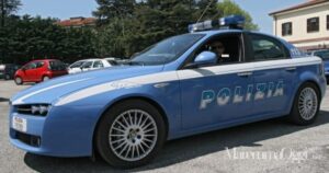 Donna si uccide a 54 anni, sul posto anche la squadra volante della polizia