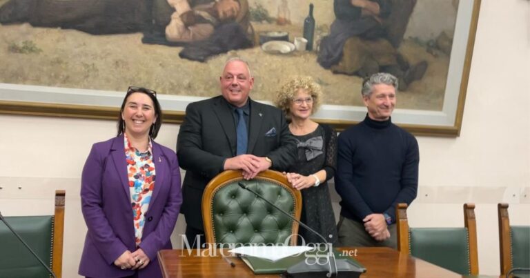 Torna il progetto "Over to Over": l'assessora Sara Minozzi, il sindaco Antonfrancesco Vivarelli Colonna, la direttrice del Coeso, Tania Barbi e Moreno Toigo di Simurg Ricerche