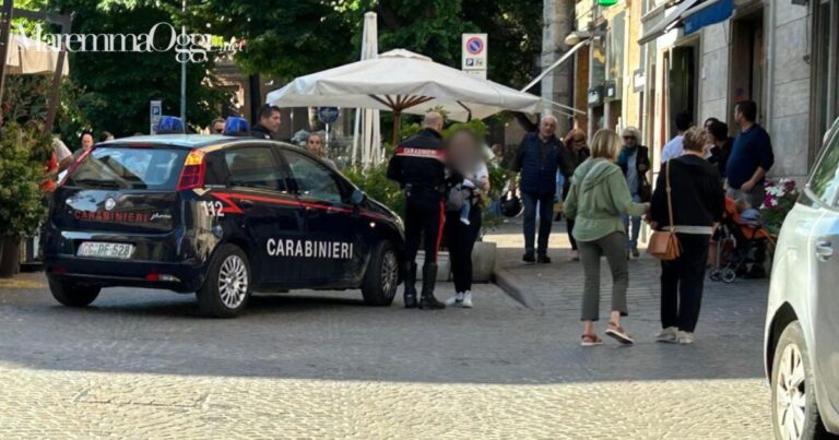 La pattuglia dei carabinieri intervenuta per l'accoltellamento nel centro storico