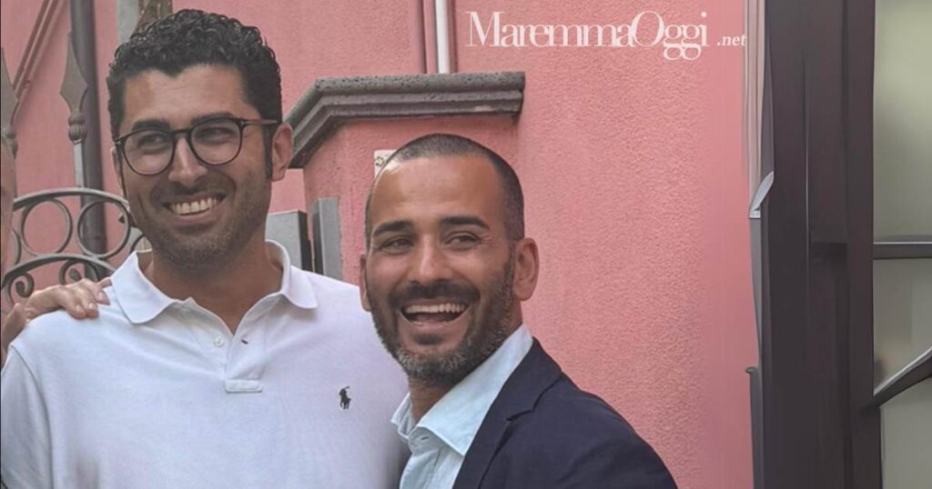 Matteo Buoncristiani e Luca Minucci festeggiano dopo l'elezione dell'avvocato a sindaco di Follonica