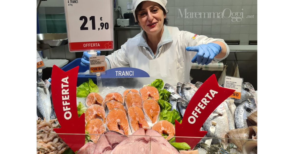 Kety Lucattini, caporeparto della pescheria del nuovo supermercato Conad di Castiglione