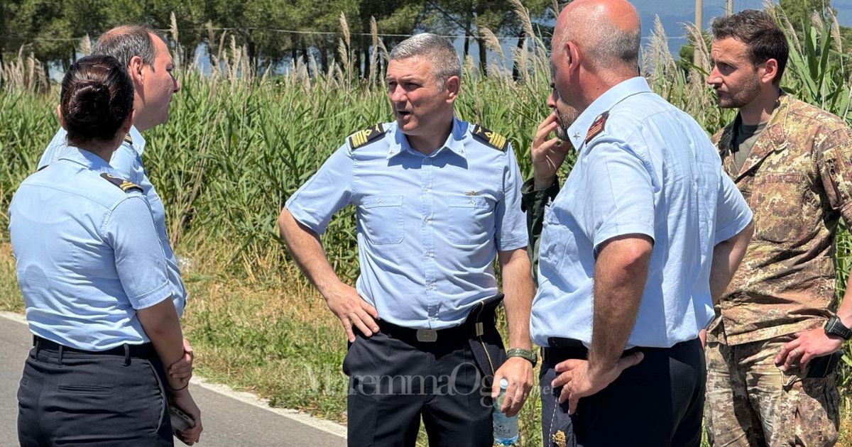 Il comandante del Quarto Stormo Filippo Monti sulla provinciale del Pollino dove è avvenuto l'incidente