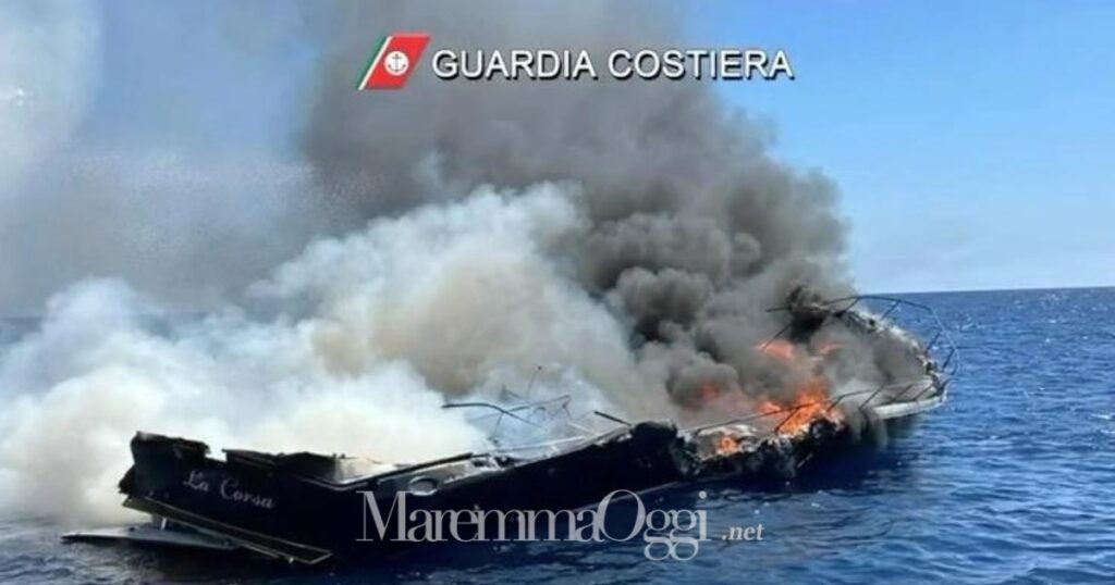 La barca di Stefania Craxi e del marito avvolta dalle fiamme al largo dell'Elba