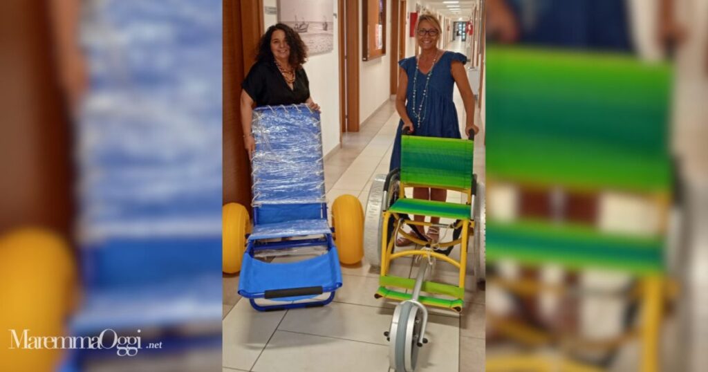 Da sinistra Sandra Mucciarini e Elena Nappi con le due nuove sedie a rotelle