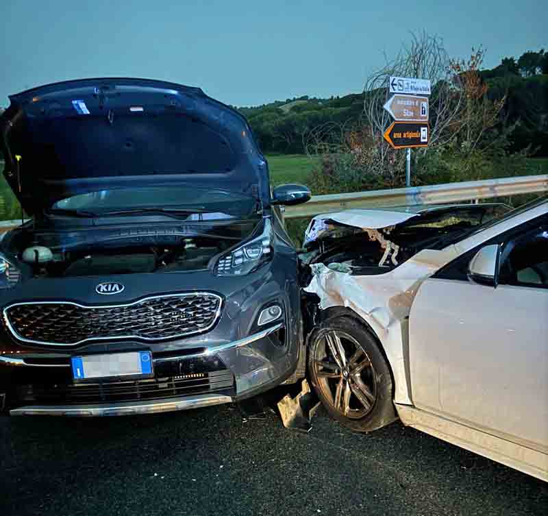 Un'altra immagine dell'incidente sulla complanare di Paganico