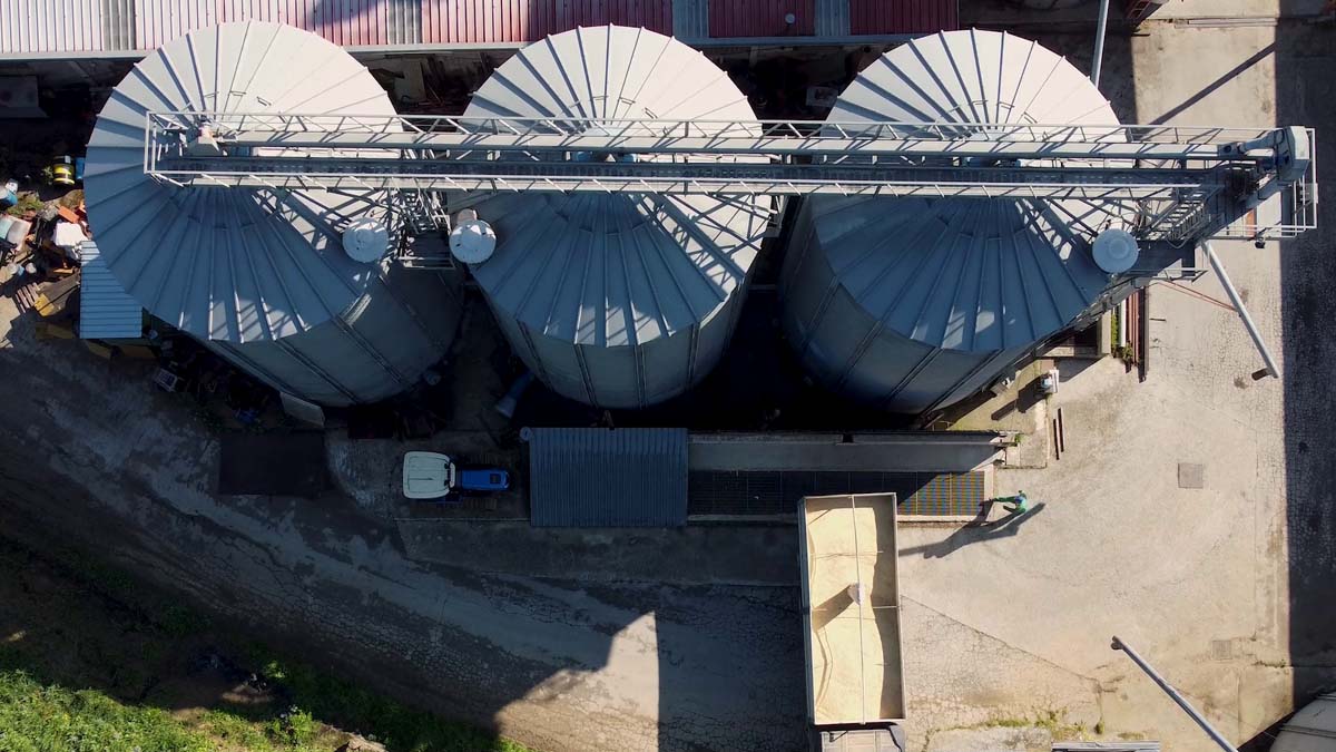 Il centro di stoccaggio della Cooperativa Agricola Pomonte