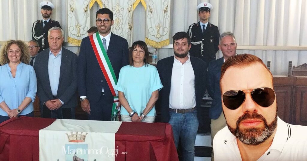 Matteo Buoncristiani con la sua giunta e il nuovo portavoce del sindaco, Lorenzo Ferretti