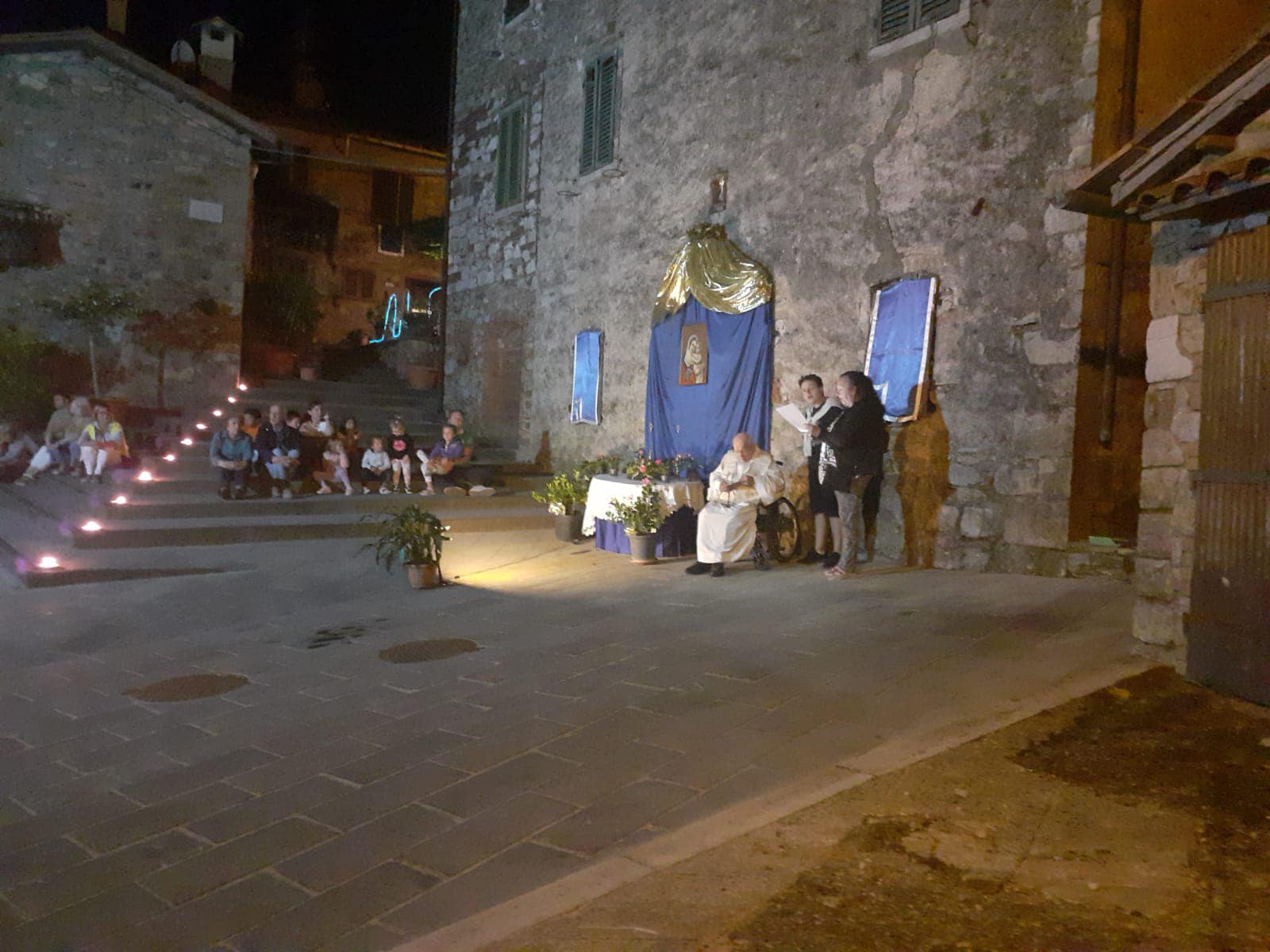 La piazzetta per la preghiera di quest'anno.