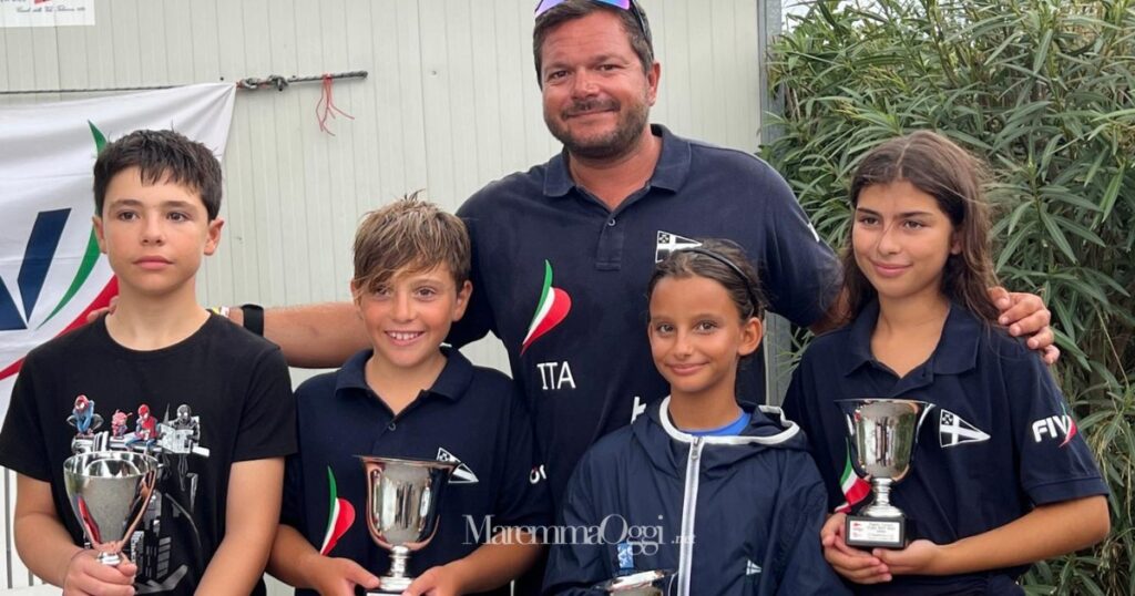 I velisti di Cala Galera con il tecnico Lucas Bovari: Riccardo Dati, Gabriele Lizzulli, Elisa Cavalieri Foschini, Elettra Santoro 