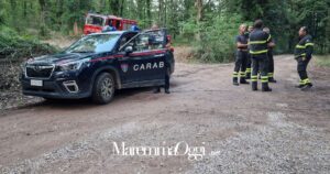 Carabinieri e vigili del fuoco al Belagaio durante la ricerca di un cercatore di funghi scomparso