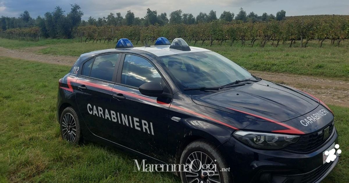 La pattuglia dei carabinieri nella zona dove si sono concentrate le ricerche dell'anziano