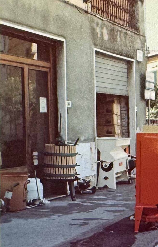 La prima sede della Carlesi Aldo, in piazza Ponchielli