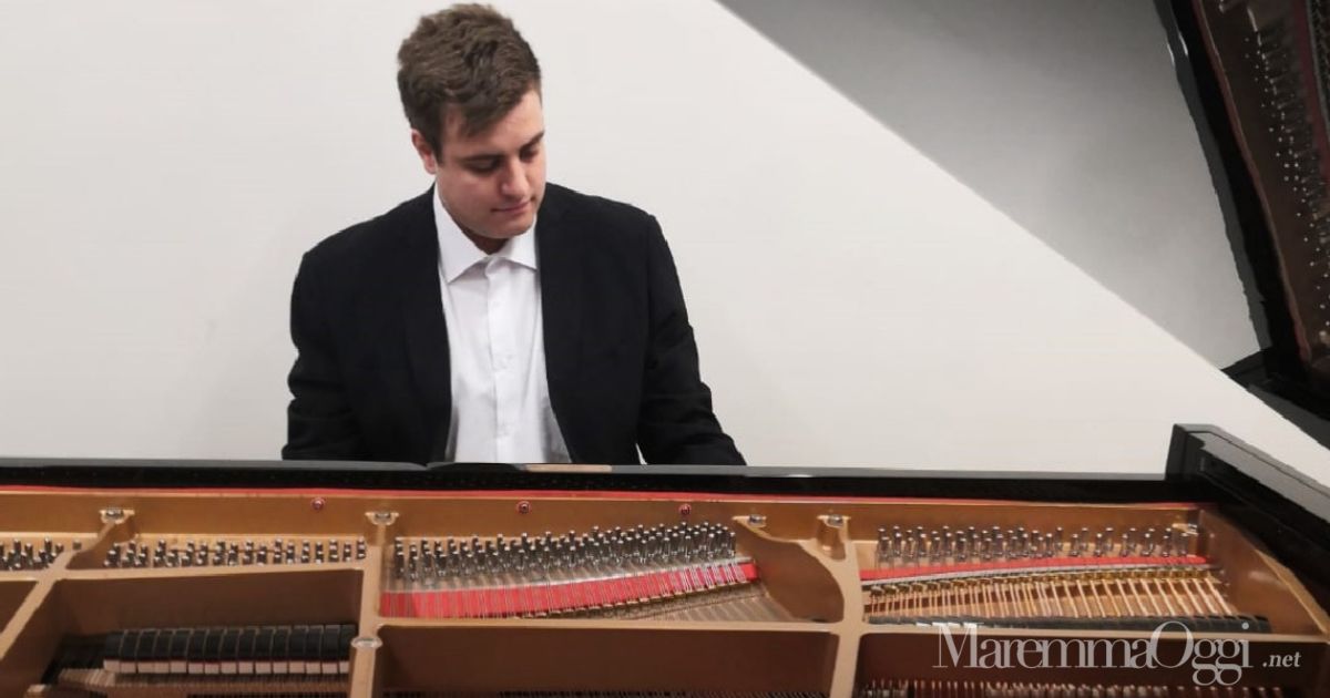 Luca Romagnoli al piano