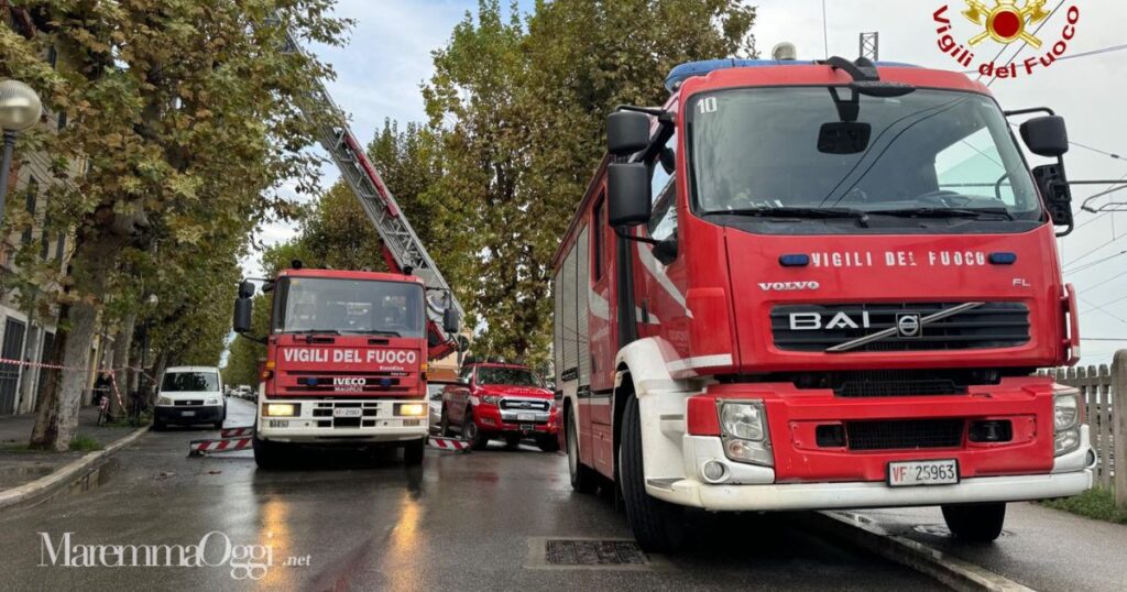 I vigili del fuoco in via Sauro