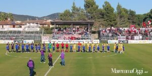 Folgav e Grifone in campo prima del calcio d'inizio