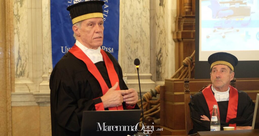 Il professor Pier Cristoforo Giulianotti tiene la lectio magistralis all'università di Pisa dopo il conferimento del dottorato di ricerca honoris causa