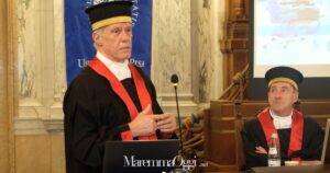 Il professor Pier Cristoforo Giulianotti tiene la lectio magistralis all'università di Pisa dopo il conferimento del dottorato di ricerca honoris causa