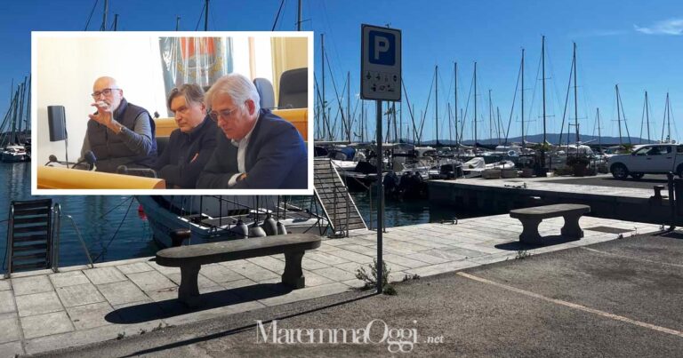 Il porto di Talamone e la conferenza stampa del Comune: l'avvocato Antichi, il sindaco Casamenti e l'assessore Teglia