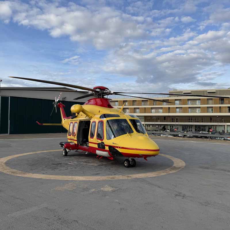 L'elicottero Pegaso 2 sulla piazzola al Misericordia