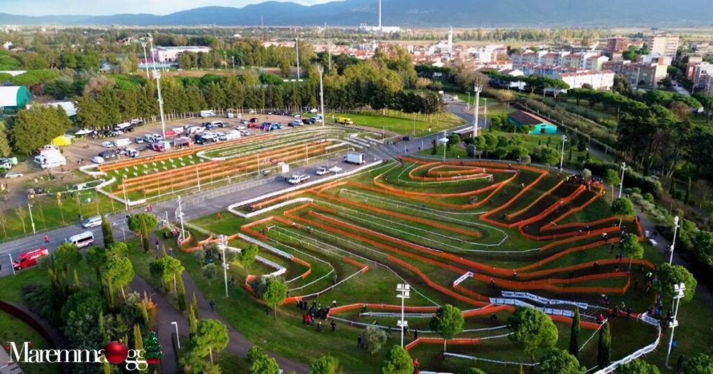 La pista da ciclocross al Parco Centrale ripresa dall'altro