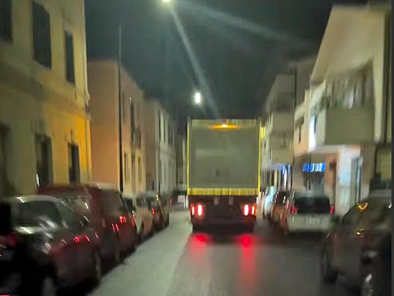 Il camion di Sei Toscana in via Roma