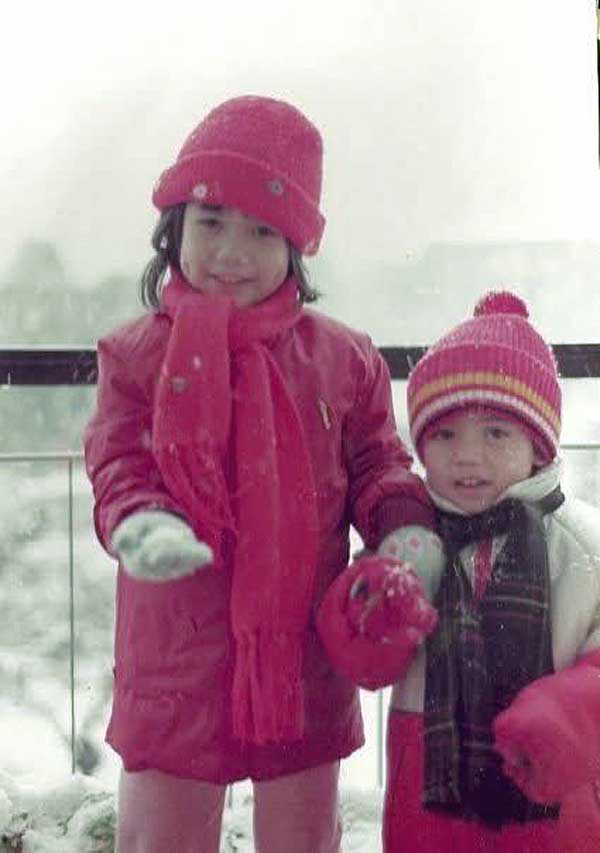 Jessica e Massimo sul balcone nel 1985