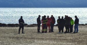 I soccorritori sulla spiaggia di levante a Follonica